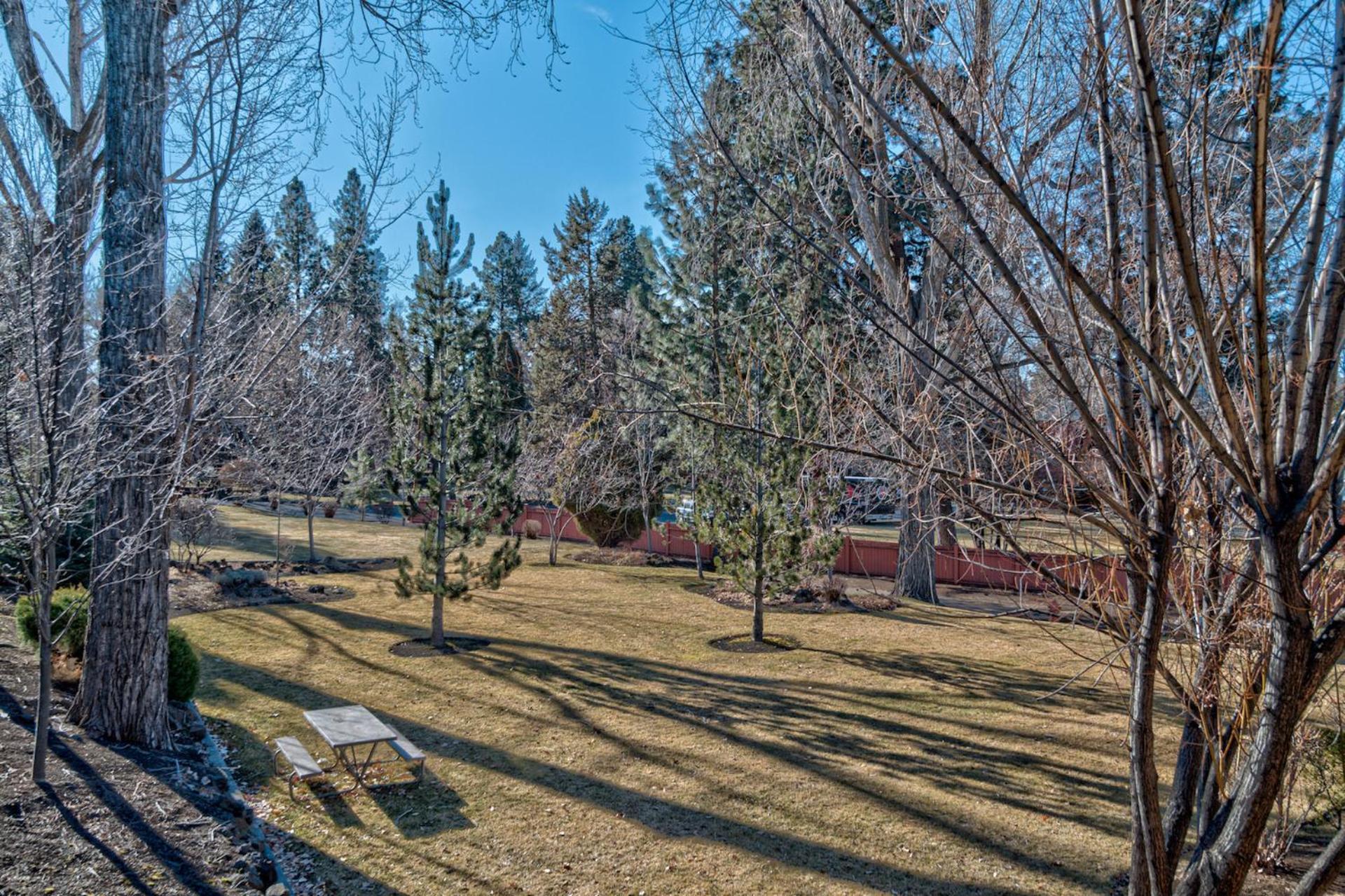 Pioneer Park Rentals Downtown Бенд Номер фото